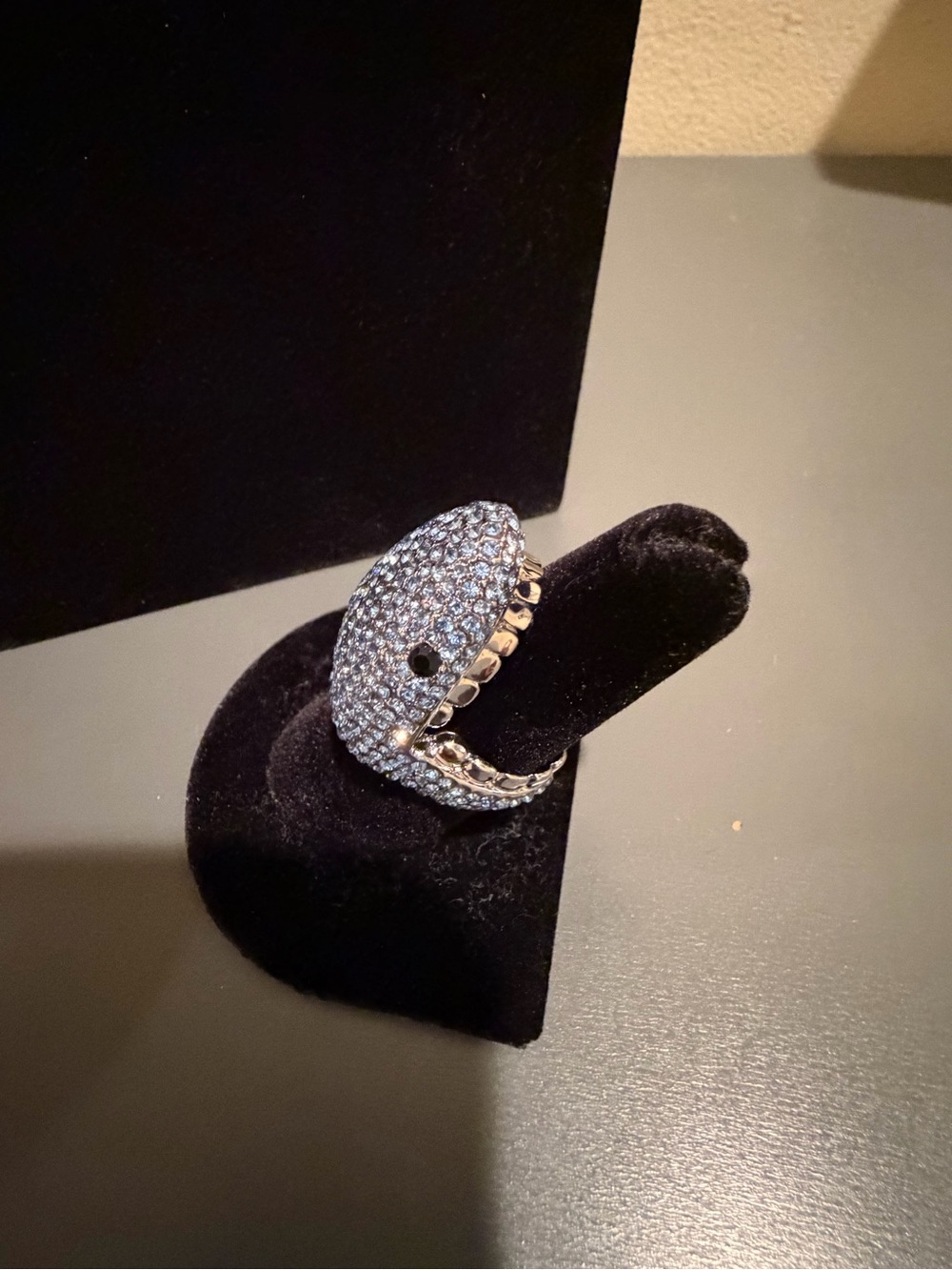 Kate Spade Pavé Shark Statement Ring Silver Tone Size 8